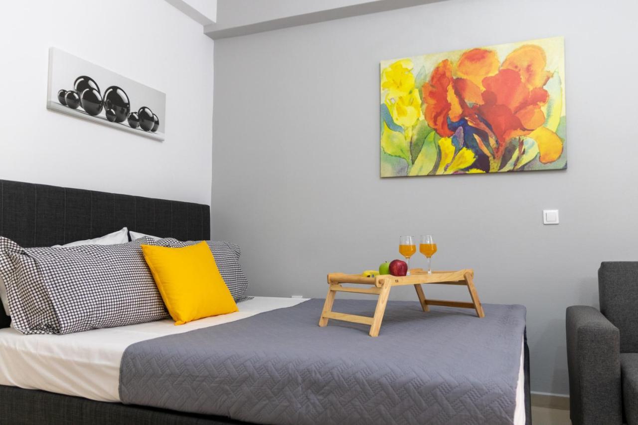 C3 Modern Spartan Apartment Exterior photo