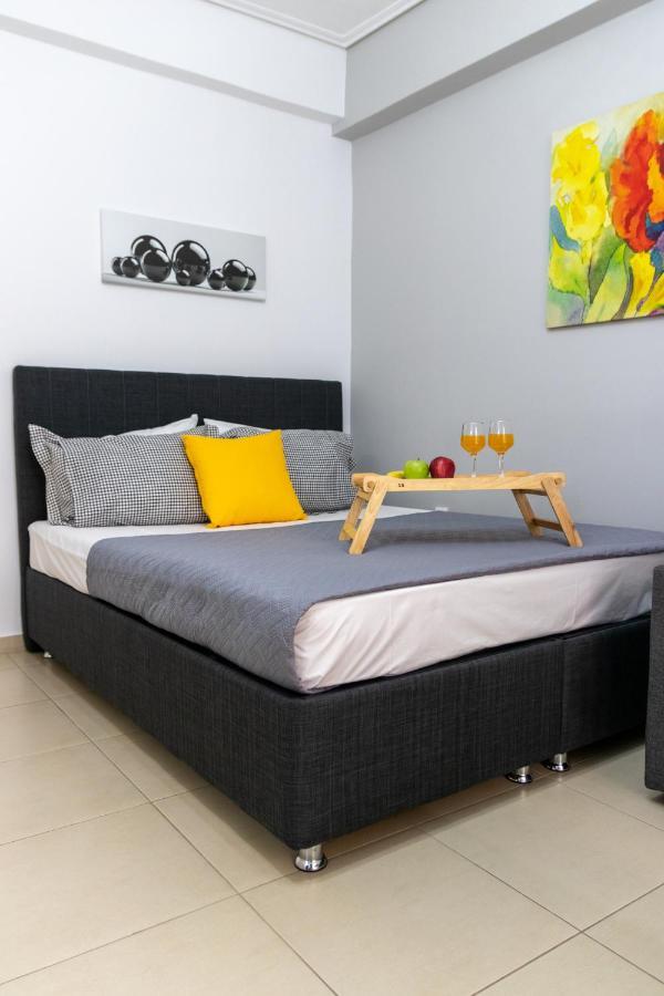 C3 Modern Spartan Apartment Exterior photo