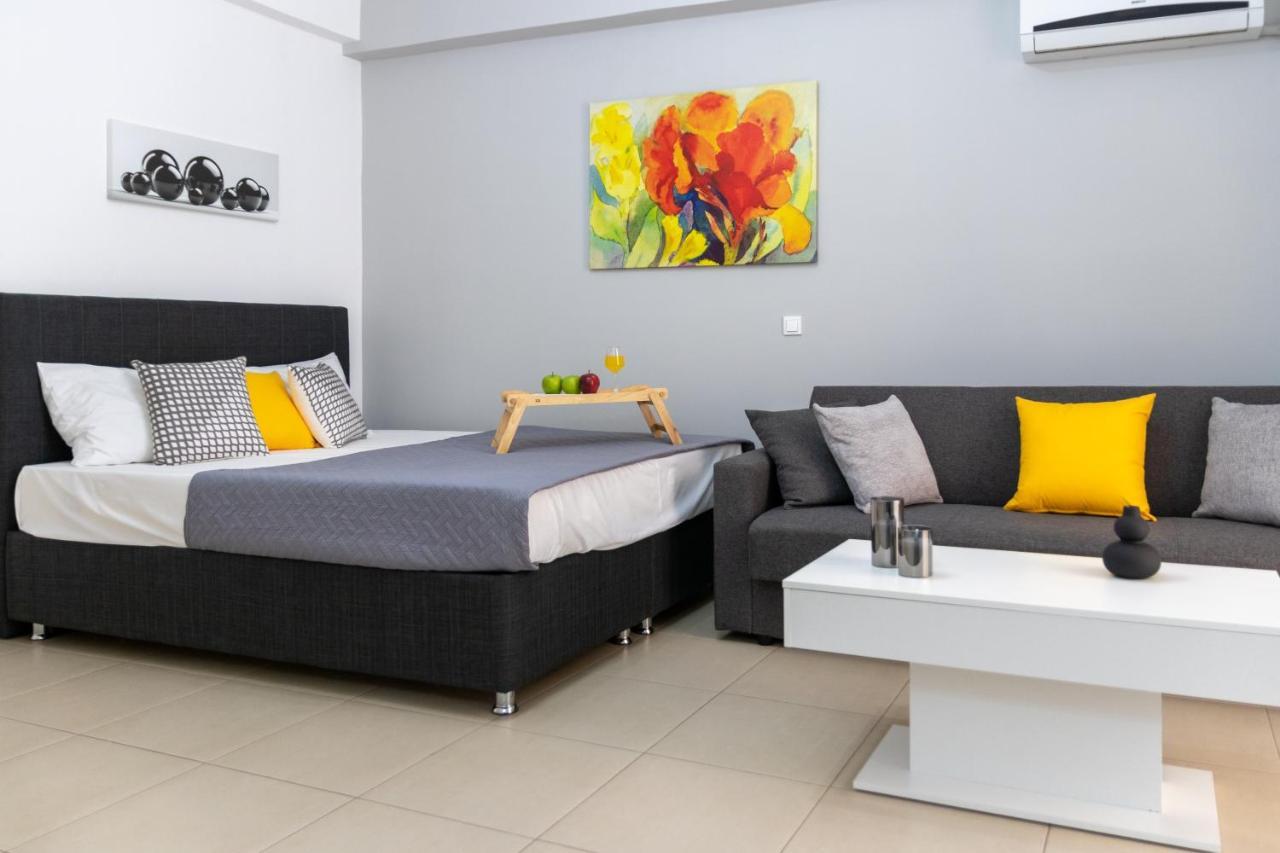 C3 Modern Spartan Apartment Exterior photo