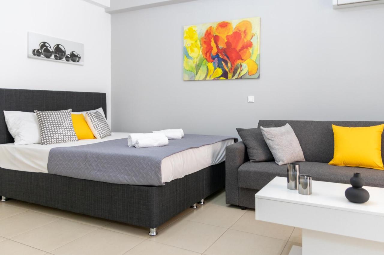 C3 Modern Spartan Apartment Exterior photo