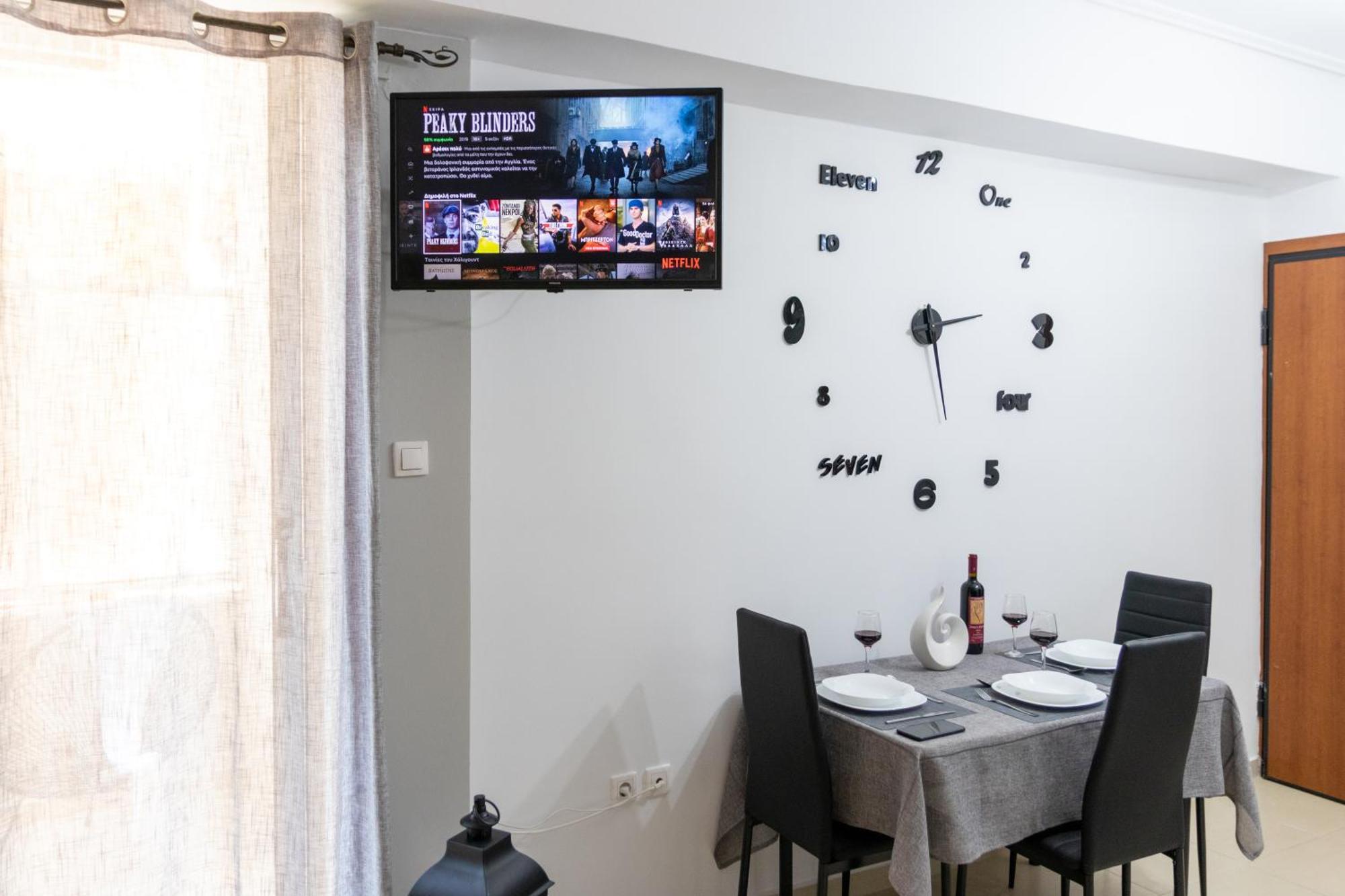C3 Modern Spartan Apartment Exterior photo